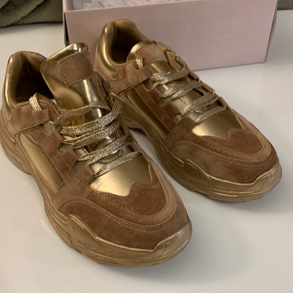 Cape Robbin Shoes - Women sneakers by Cape Robbin in metallic rose gold size 10 wide